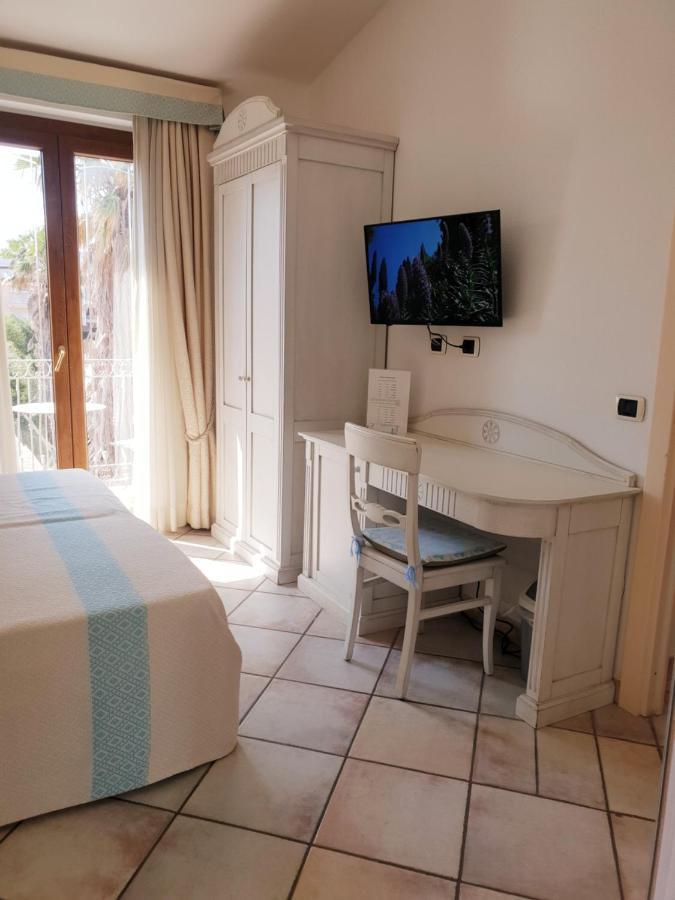 Hotel Castello Di Tavolara 3*