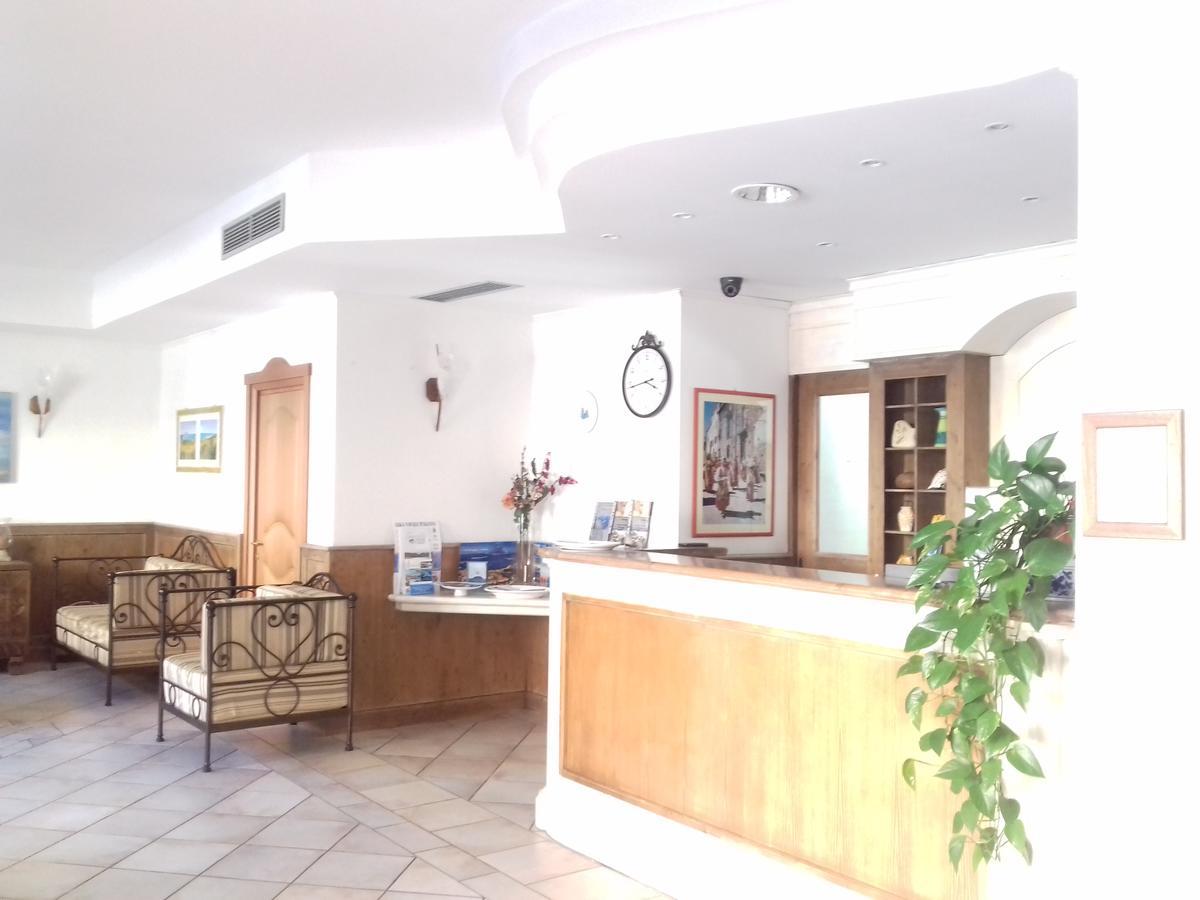 Castello Di Tavolara Hotel 3*