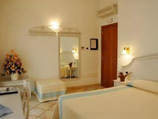 Hotel Castello Di Tavolara 3*